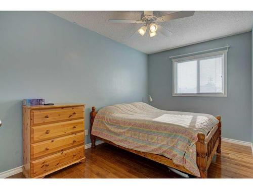 7975 Wentworth Drive Sw, Calgary, AB - Indoor Photo Showing Bedroom