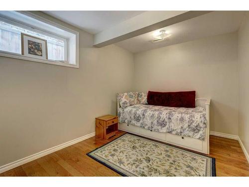 7975 Wentworth Drive Sw, Calgary, AB - Indoor Photo Showing Bedroom