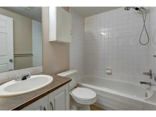 7975 Wentworth Drive Sw, Calgary, AB - Indoor Photo Showing Bathroom