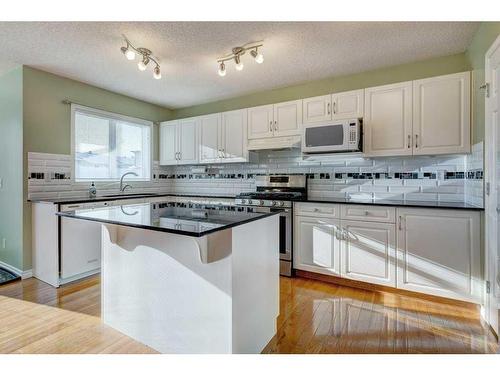 7975 Wentworth Drive Sw, Calgary, AB - Indoor Photo Showing Kitchen