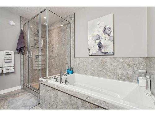 3441 Kerry Park Road Sw, Calgary, AB - Indoor Photo Showing Bathroom