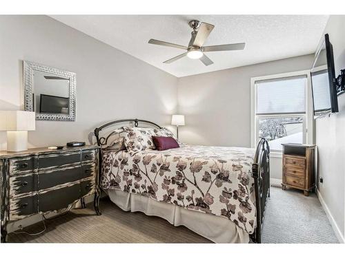 3441 Kerry Park Road Sw, Calgary, AB - Indoor Photo Showing Bedroom