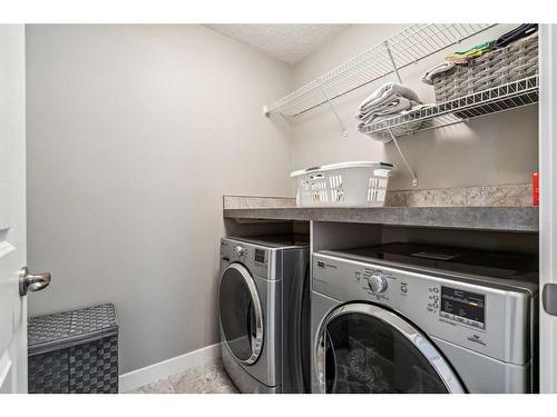 3441 Kerry Park Road Sw, Calgary, AB - Indoor Photo Showing Laundry Room