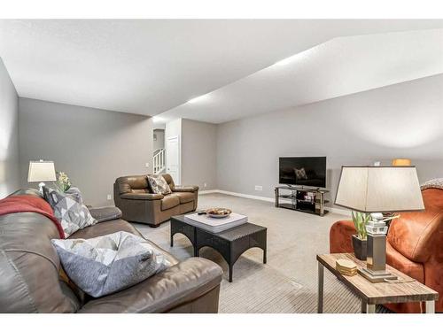 3441 Kerry Park Road Sw, Calgary, AB - Indoor Photo Showing Living Room