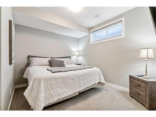 3441 Kerry Park Road Sw, Calgary, AB - Indoor Photo Showing Bedroom