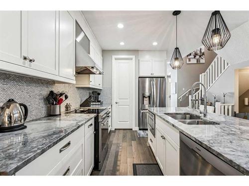 3441 Kerry Park Road Sw, Calgary, AB - Indoor Photo Showing Kitchen With Double Sink With Upgraded Kitchen