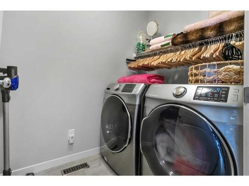 212 Cornergate Row Ne, Calgary, AB - Indoor Photo Showing Laundry Room