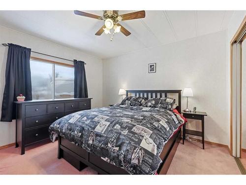 102 Brentwood Drive, Strathmore, AB - Indoor Photo Showing Bedroom