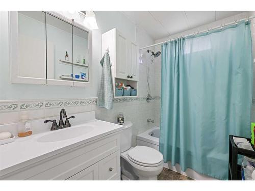 102 Brentwood Drive, Strathmore, AB - Indoor Photo Showing Bathroom