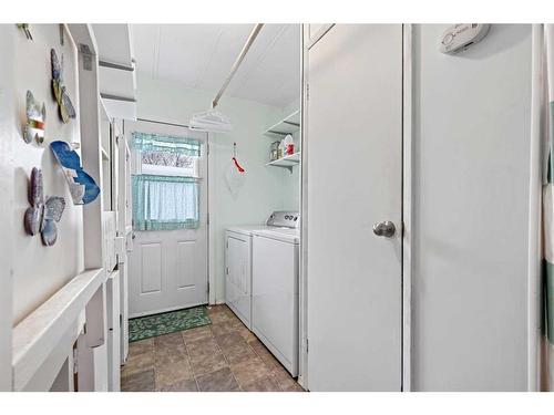 102 Brentwood Drive, Strathmore, AB - Indoor Photo Showing Laundry Room