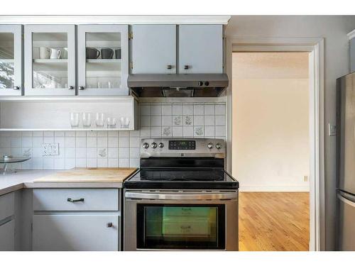 4028 Chatham Place Nw, Calgary, AB - Indoor Photo Showing Kitchen