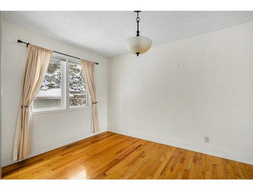 4028 Chatham Place Nw, Calgary, AB - Indoor Photo Showing Other Room