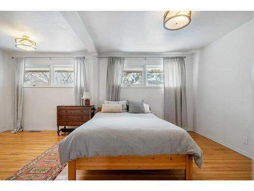 4028 Chatham Place Nw, Calgary, AB - Indoor Photo Showing Bedroom