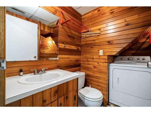 4028 Chatham Place Nw, Calgary, AB - Indoor Photo Showing Bathroom