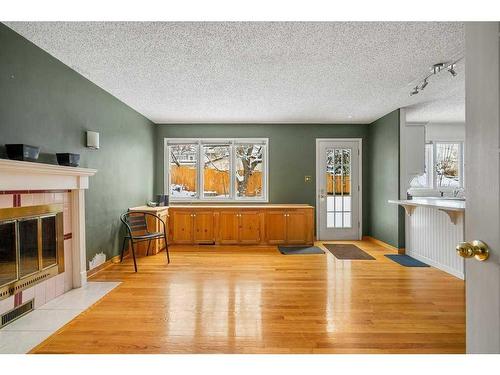 4028 Chatham Place Nw, Calgary, AB - Indoor Photo Showing Living Room With Fireplace