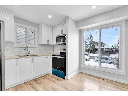 6652 Temple Drive Ne, Calgary, AB - Indoor Photo Showing Kitchen