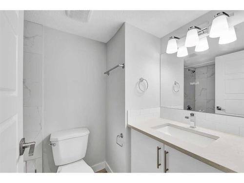 6652 Temple Drive Ne, Calgary, AB - Indoor Photo Showing Bathroom