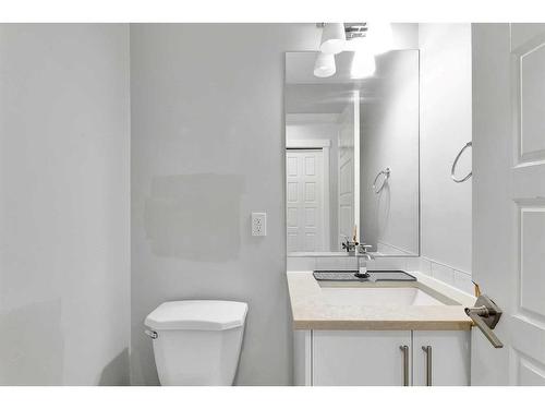 6652 Temple Drive Ne, Calgary, AB - Indoor Photo Showing Bathroom