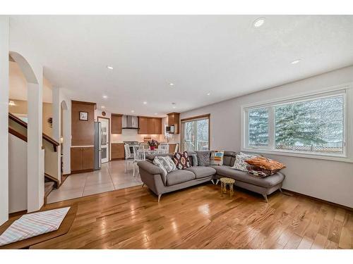 100 Arbour Ridge Circle Nw, Calgary, AB - Indoor Photo Showing Living Room