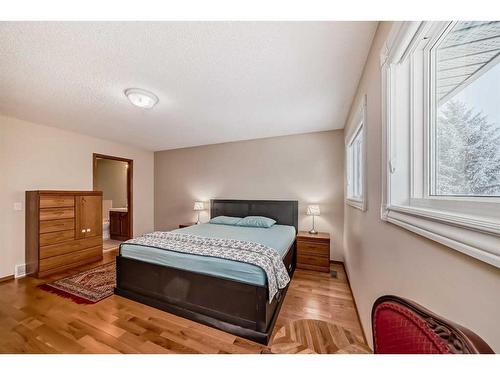 100 Arbour Ridge Circle Nw, Calgary, AB - Indoor Photo Showing Bedroom