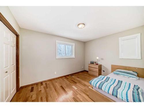 100 Arbour Ridge Circle Nw, Calgary, AB - Indoor Photo Showing Bedroom