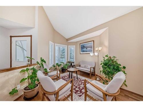 100 Arbour Ridge Circle Nw, Calgary, AB - Indoor Photo Showing Living Room