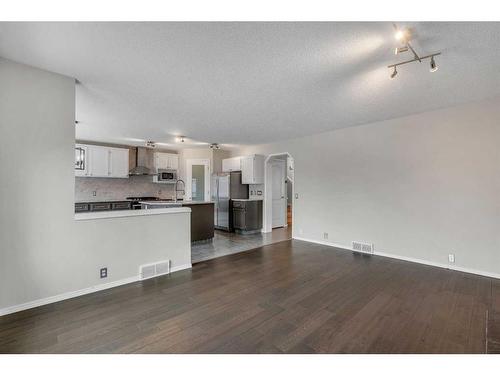 12 Riverwood Crescent Se, Calgary, AB - Indoor Photo Showing Kitchen