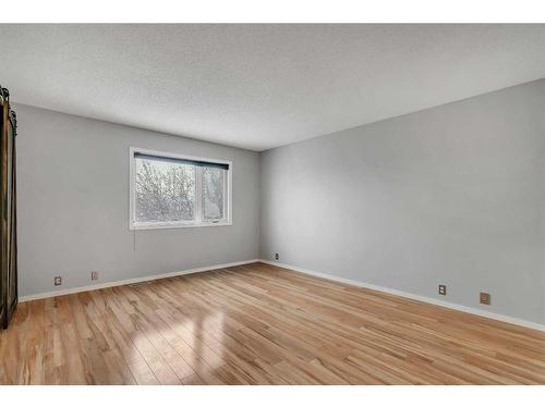 12 Riverwood Crescent Se, Calgary, AB - Indoor Photo Showing Other Room