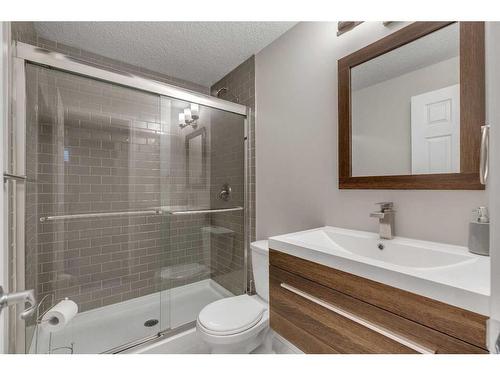 12 Riverwood Crescent Se, Calgary, AB - Indoor Photo Showing Bathroom