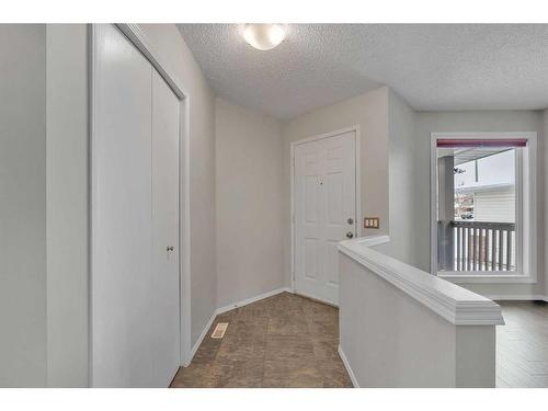 12 Riverwood Crescent Se, Calgary, AB - Indoor Photo Showing Other Room