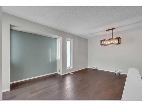 12 Riverwood Crescent Se, Calgary, AB - Indoor Photo Showing Other Room