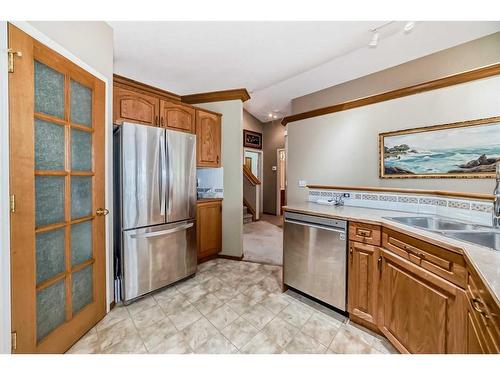 267 Valley Brook Circle Nw, Calgary, AB - Indoor Photo Showing Kitchen