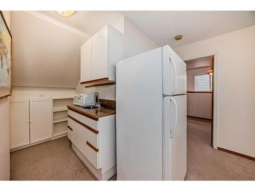 267 Valley Brook Circle Nw, Calgary, AB - Indoor Photo Showing Kitchen