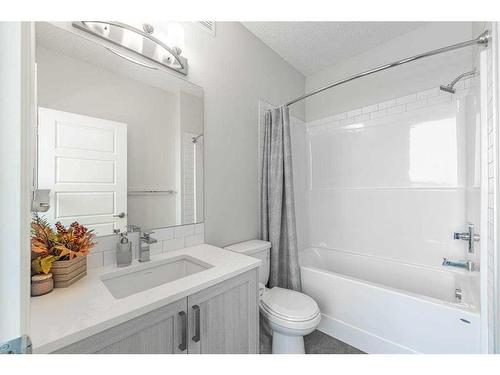 315-40 Carrington Plaza Nw, Calgary, AB - Indoor Photo Showing Bathroom