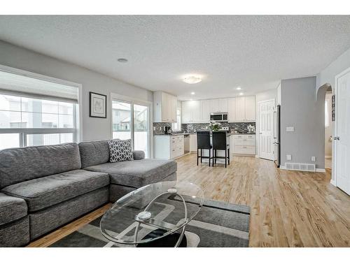 137 West Creek Glen, Chestermere, AB - Indoor Photo Showing Living Room