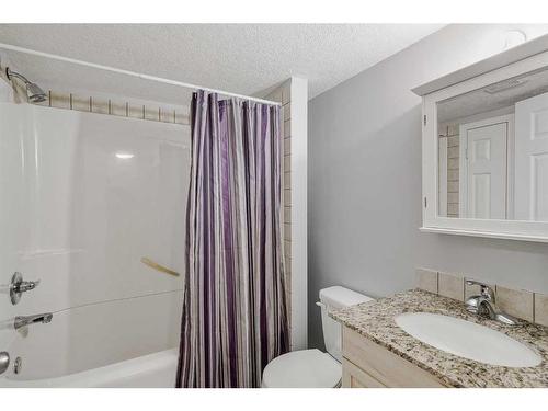 137 West Creek Glen, Chestermere, AB - Indoor Photo Showing Bathroom