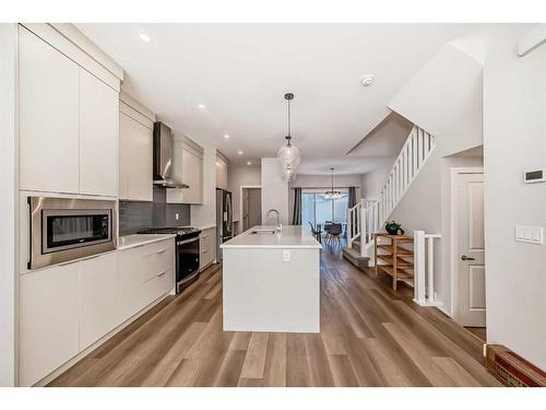 44 Treeline Manor Sw, Calgary, AB - Indoor Photo Showing Kitchen