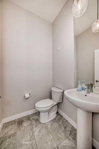 44 Treeline Manor Sw, Calgary, AB - Indoor Photo Showing Bathroom