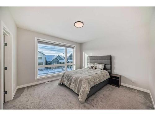 44 Treeline Manor Sw, Calgary, AB - Indoor Photo Showing Bedroom