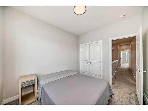 44 Treeline Manor Sw, Calgary, AB - Indoor Photo Showing Bedroom