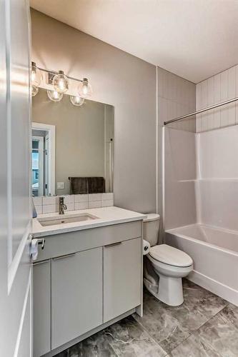 44 Treeline Manor Sw, Calgary, AB - Indoor Photo Showing Bathroom