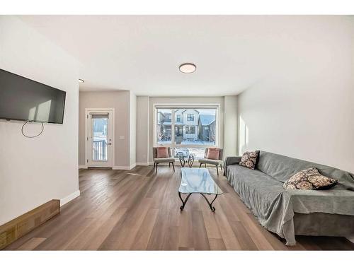 44 Treeline Manor Sw, Calgary, AB - Indoor Photo Showing Living Room