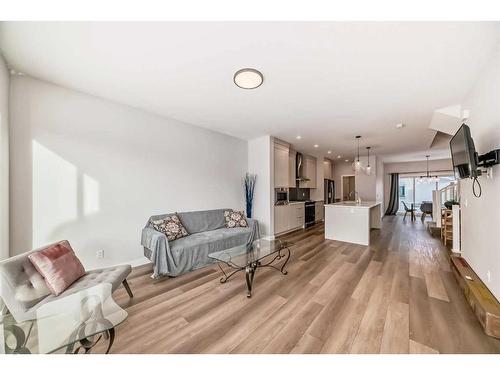 44 Treeline Manor Sw, Calgary, AB - Indoor Photo Showing Living Room