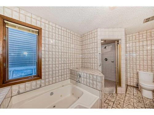 2632 Capitol Hill Crescent Nw, Calgary, AB - Indoor Photo Showing Bathroom