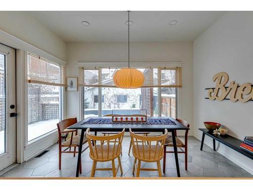 215 11A Street Nw, Calgary, AB - Indoor Photo Showing Dining Room