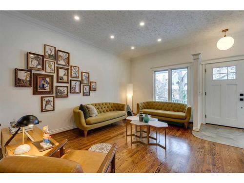 215 11A Street Nw, Calgary, AB - Indoor Photo Showing Living Room