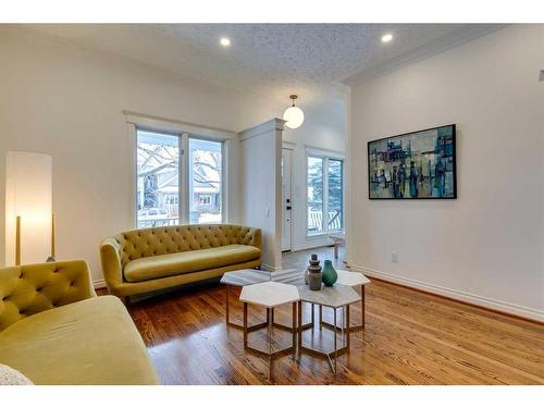 215 11A Street Nw, Calgary, AB - Indoor Photo Showing Living Room