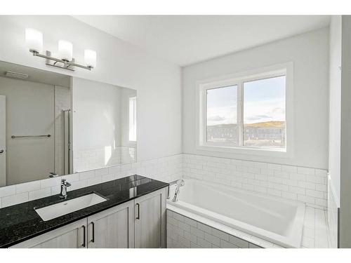 17 Creekstone Place Sw, Calgary, AB - Indoor Photo Showing Bathroom