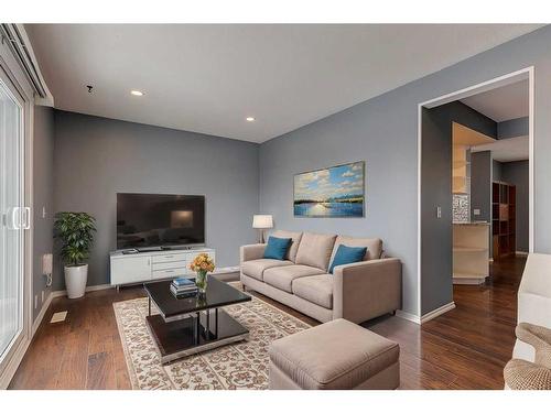 96-1055 72 Avenue Nw, Calgary, AB - Indoor Photo Showing Living Room