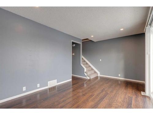 96-1055 72 Avenue Nw, Calgary, AB - Indoor Photo Showing Other Room